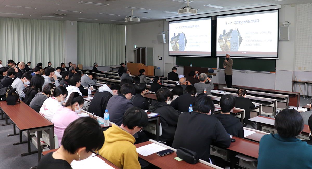  伊勢国際宗教フォーラムに参加する三宅善信師 