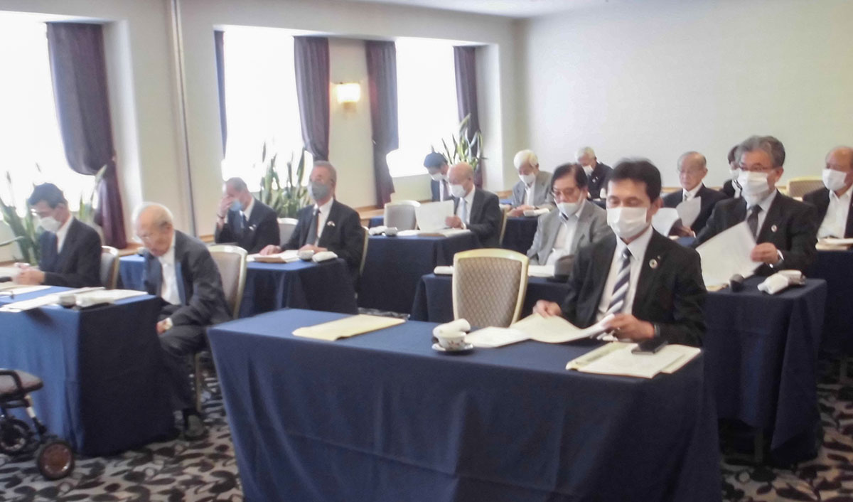 マスクを着用しながらの大阪日華親善協会理事会