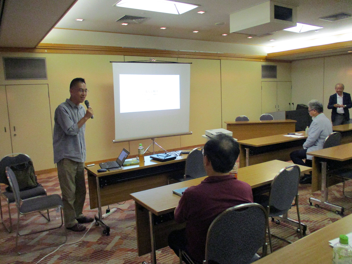 寺岡伸悟奈良女子大学教授による記念講演の様子