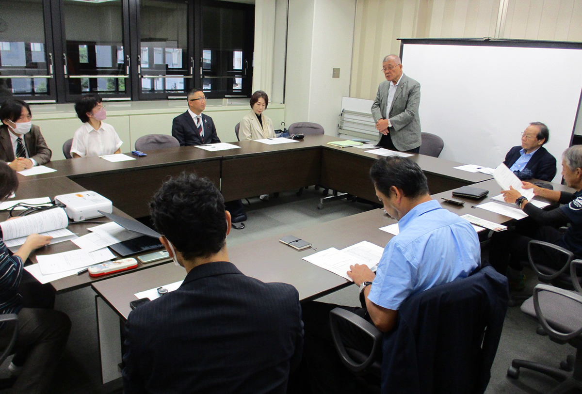 大阪ユネスコ協会の臨時理事会で開会挨拶を行う大川哲治会長 大阪ユネスコ協会の臨時理事会で開会挨拶を行う大川哲治会長