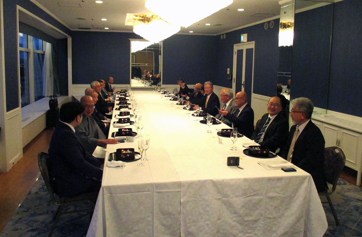 リーガロイヤルホテルで開催された国際宗教同志会2025年度納会の様子 リーガロイヤルホテルで開催された国際宗教同志会2025年度納会の様子